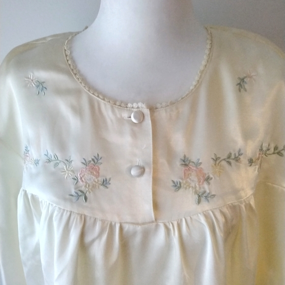 Vintage Ladies satin nightgown, size large - Picture 2 of 6